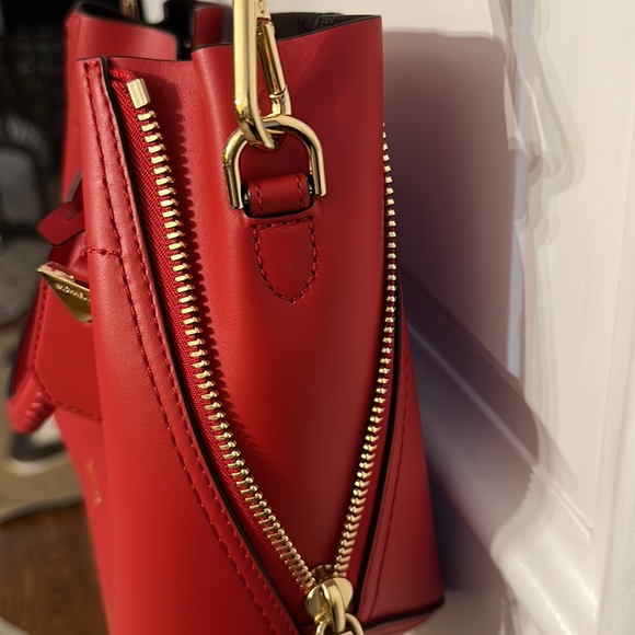 Michael Kors Blakely Bright Red messenger bag NWT - Picture 4 of 15